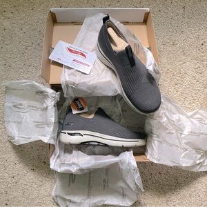 SKECHERS Men’s 7.5 GO WALK ARCH FIT NWT Grey